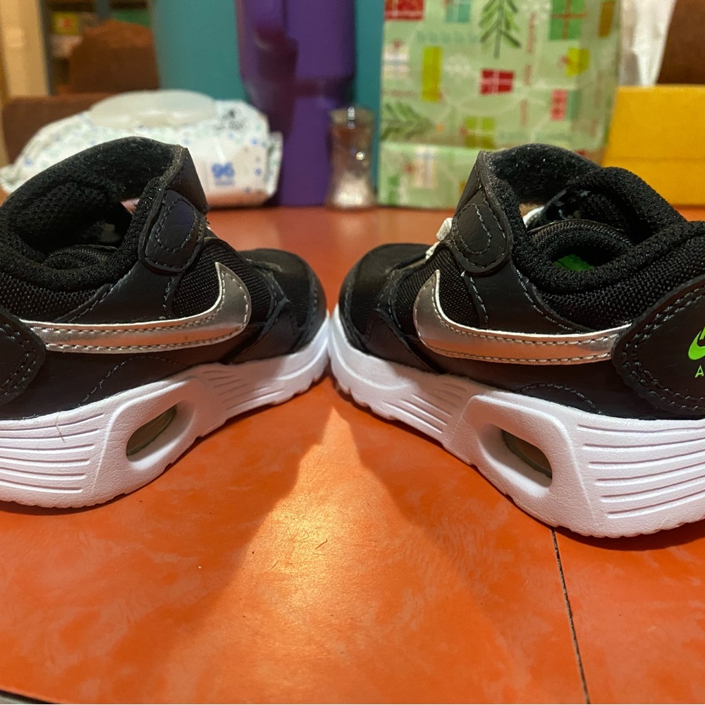 Nike Kids Black Sneakers - Picture 4 of 13
